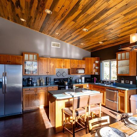 Bison Lodge - Lg Home - 2 Bedrooms - Less Than 5 Miles To Yellowstone North Entrance, Sleeps Up To 8 가디너 외부 사진