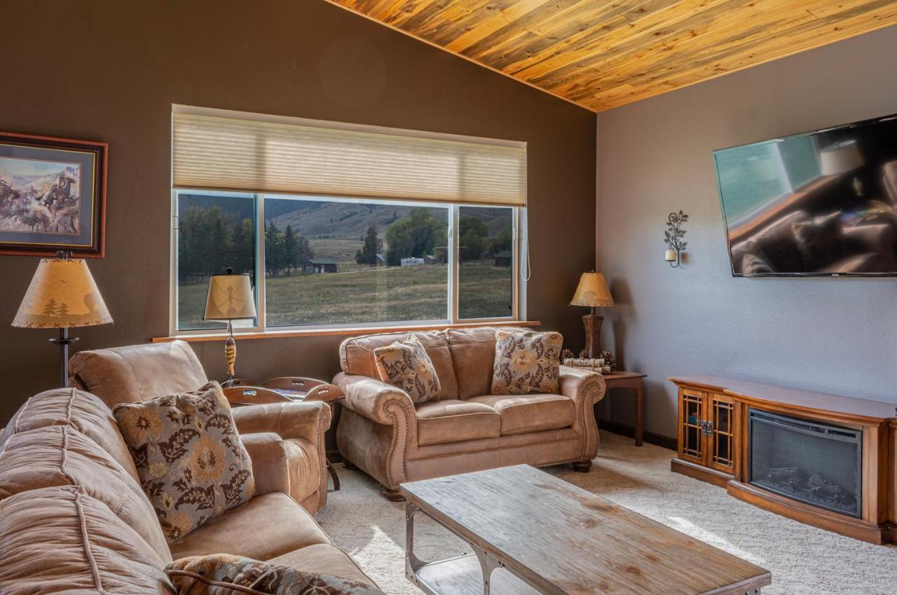 Bison Lodge - Lg Home - 2 Bedrooms - Less Than 5 Miles To Yellowstone North Entrance, Sleeps Up To 8 가디너 외부 사진