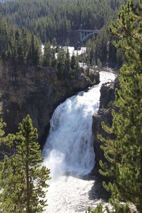Bison Lodge - Lg Home - 2 Bedrooms - Less Than 5 Miles To Yellowstone North Entrance, Sleeps Up To 8 가디너 외부 사진