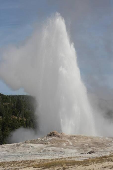 Bison Lodge - Lg Home - 2 Bedrooms - Less Than 5 Miles To Yellowstone North Entrance, Sleeps Up To 8 가디너 외부 사진