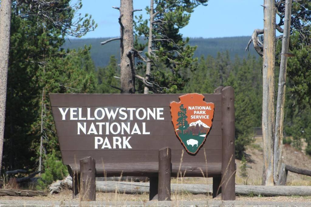 Bison Lodge - Lg Home - 2 Bedrooms - Less Than 5 Miles To Yellowstone North Entrance, Sleeps Up To 8 가디너 외부 사진