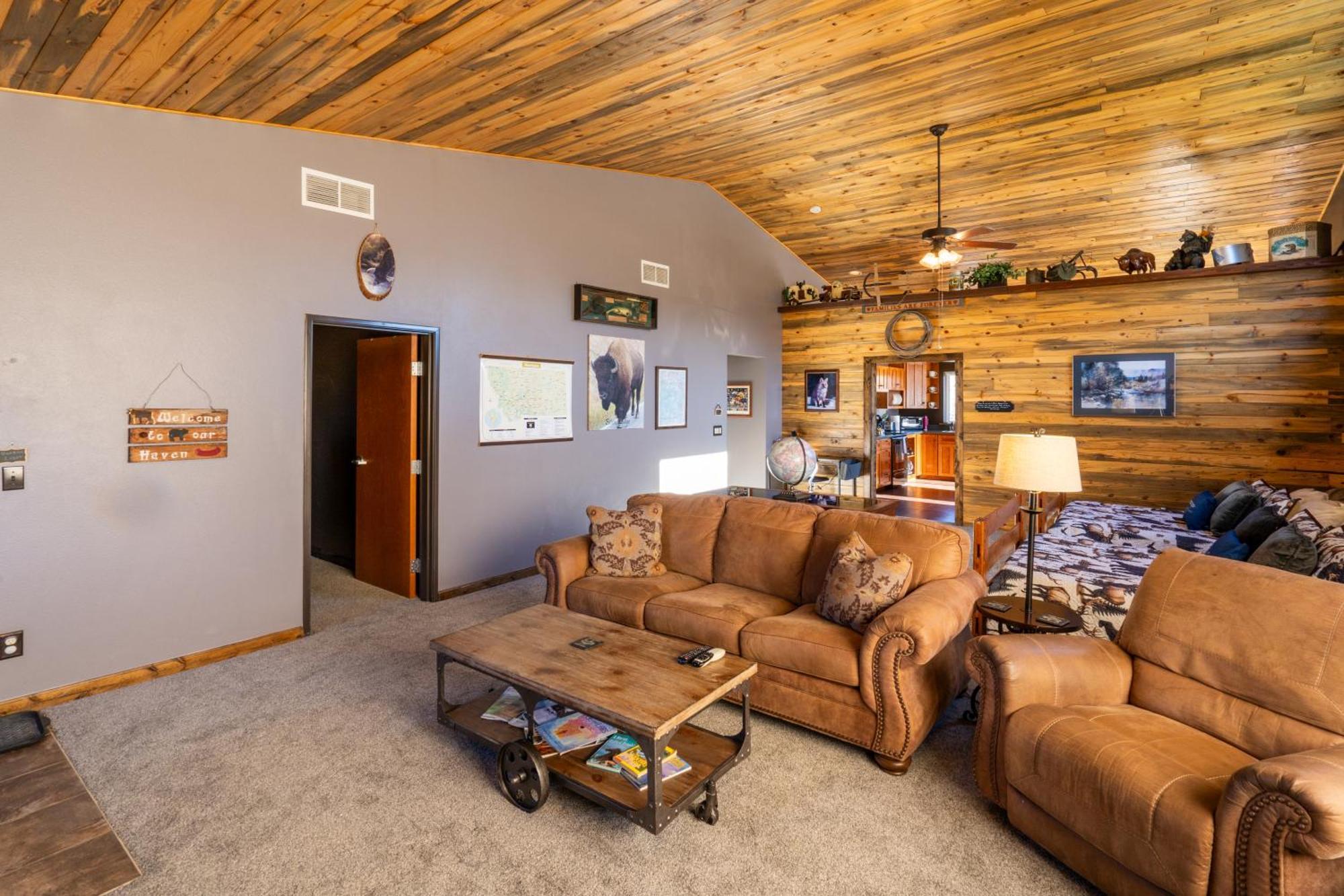 Bison Lodge - Lg Home - 2 Bedrooms - Less Than 5 Miles To Yellowstone North Entrance, Sleeps Up To 8 가디너 외부 사진