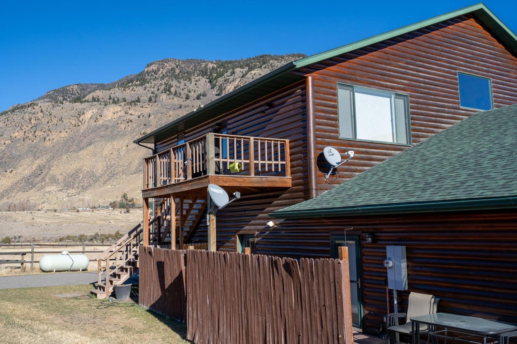 Bison Lodge - Lg Home - 2 Bedrooms - Less Than 5 Miles To Yellowstone North Entrance, Sleeps Up To 8 가디너 외부 사진