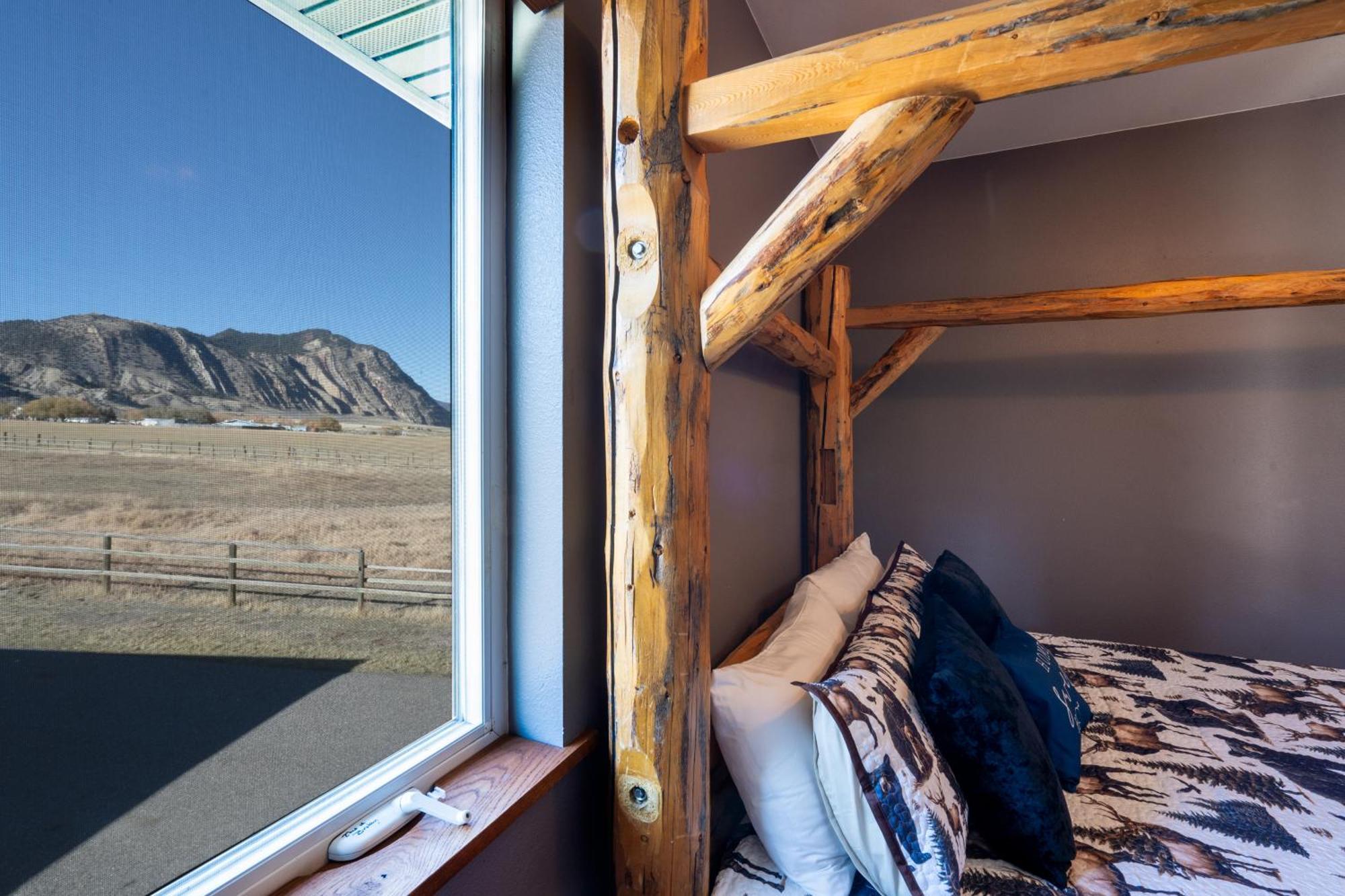 Bison Lodge - Lg Home - 2 Bedrooms - Less Than 5 Miles To Yellowstone North Entrance, Sleeps Up To 8 가디너 외부 사진
