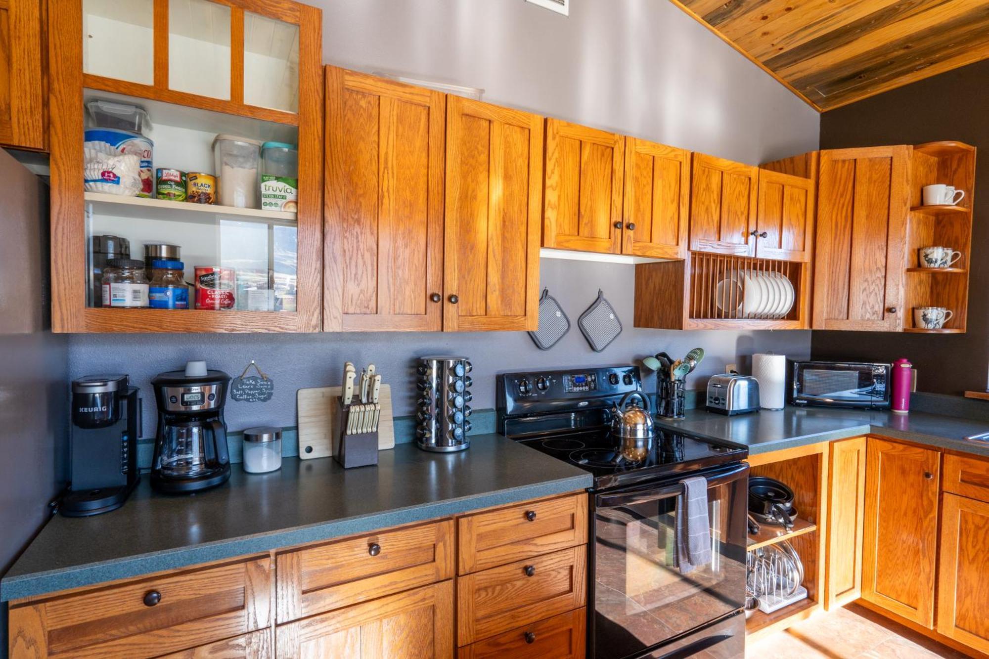 Bison Lodge - Lg Home - 2 Bedrooms - Less Than 5 Miles To Yellowstone North Entrance, Sleeps Up To 8 가디너 외부 사진