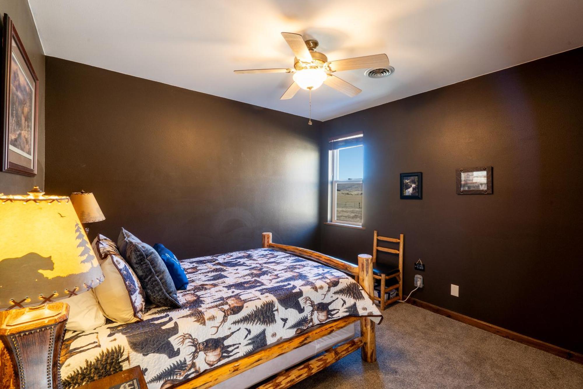 Bison Lodge - Lg Home - 2 Bedrooms - Less Than 5 Miles To Yellowstone North Entrance, Sleeps Up To 8 가디너 외부 사진