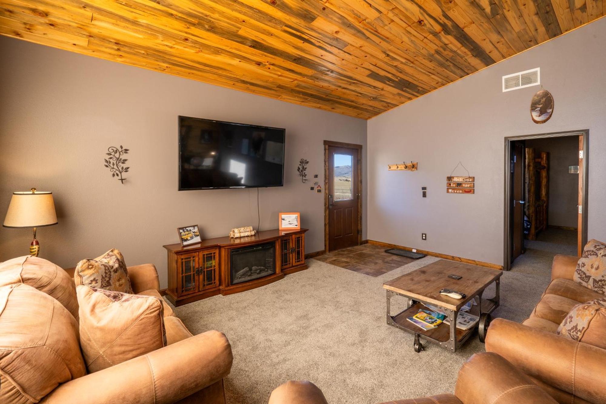 Bison Lodge - Lg Home - 2 Bedrooms - Less Than 5 Miles To Yellowstone North Entrance, Sleeps Up To 8 가디너 외부 사진