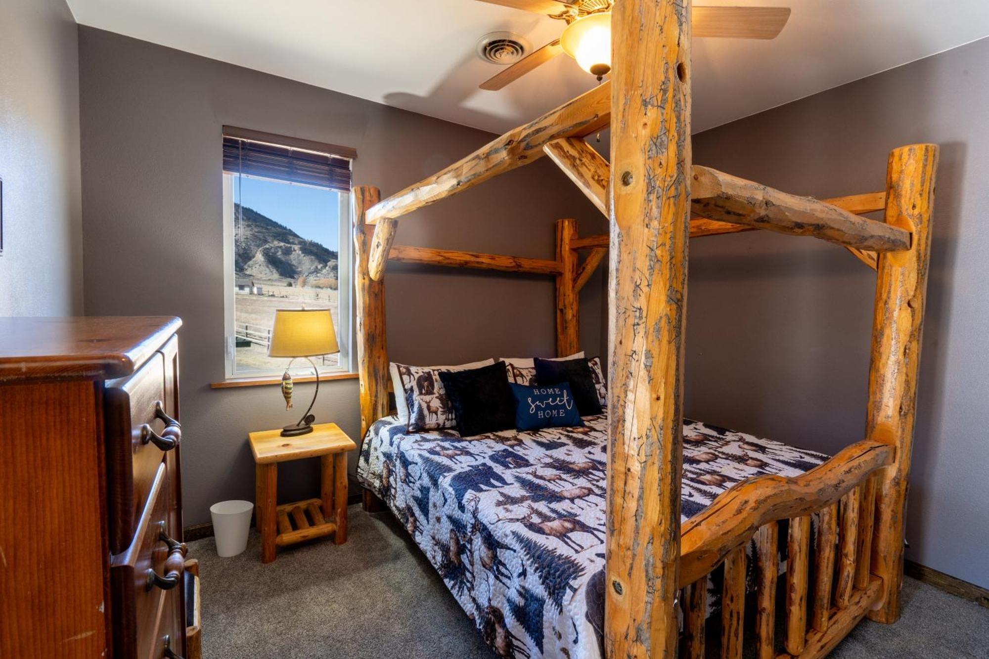 Bison Lodge - Lg Home - 2 Bedrooms - Less Than 5 Miles To Yellowstone North Entrance, Sleeps Up To 8 가디너 외부 사진