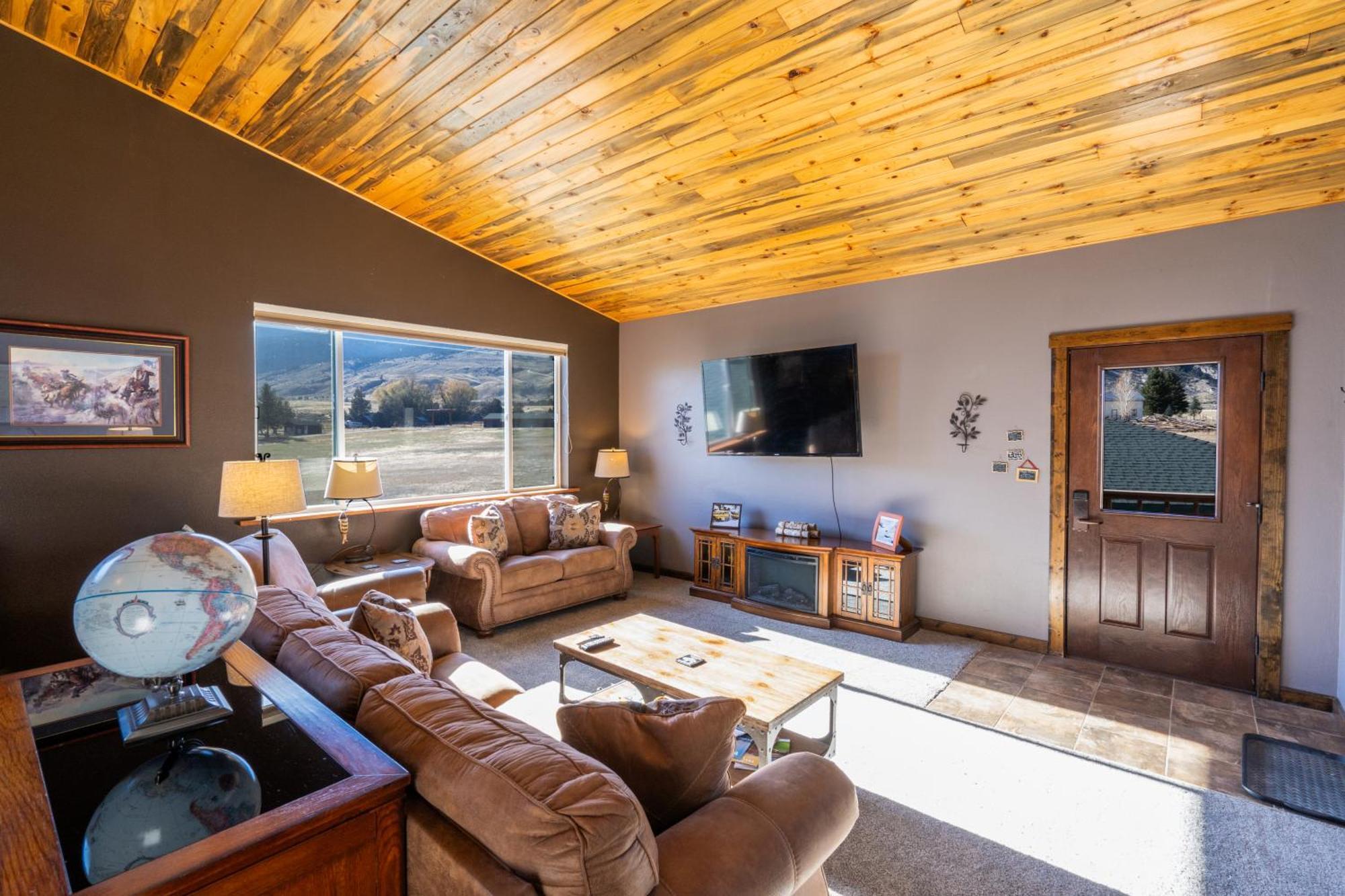 Bison Lodge - Lg Home - 2 Bedrooms - Less Than 5 Miles To Yellowstone North Entrance, Sleeps Up To 8 가디너 외부 사진