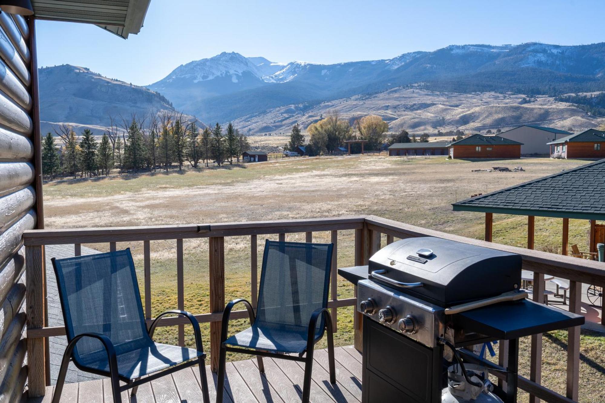 Bison Lodge - Lg Home - 2 Bedrooms - Less Than 5 Miles To Yellowstone North Entrance, Sleeps Up To 8 가디너 외부 사진