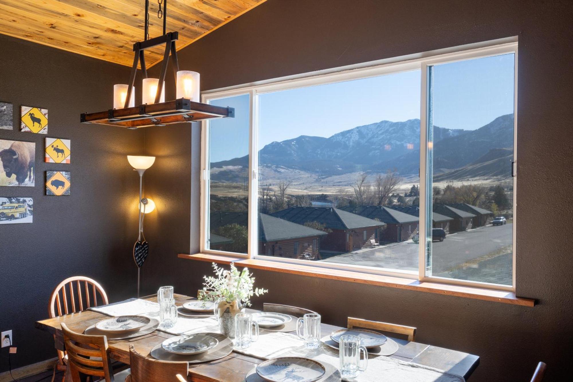 Bison Lodge - Lg Home - 2 Bedrooms - Less Than 5 Miles To Yellowstone North Entrance, Sleeps Up To 8 가디너 외부 사진