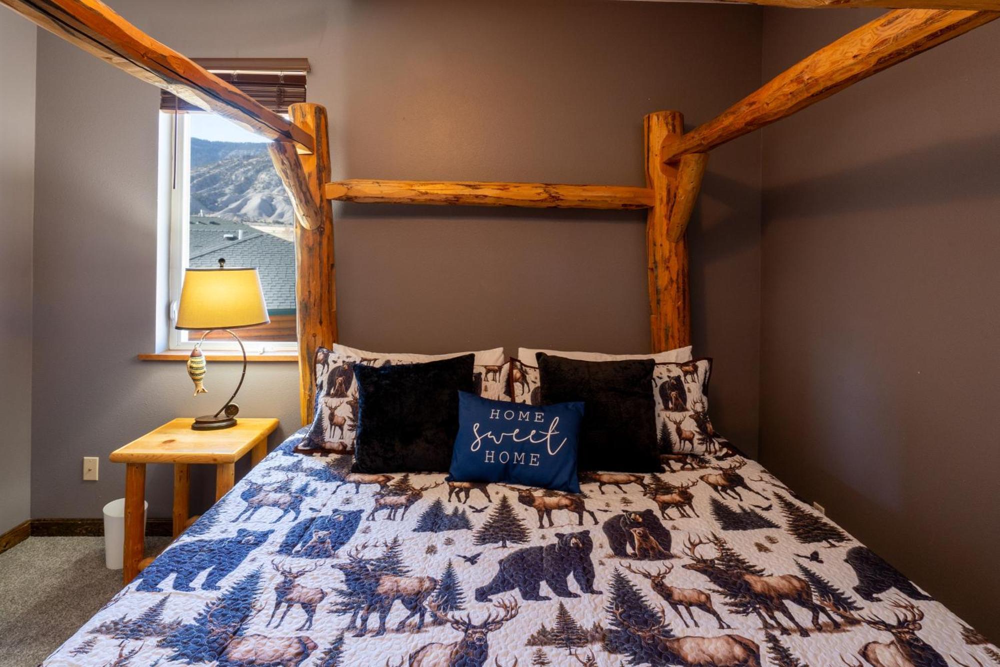Bison Lodge - Lg Home - 2 Bedrooms - Less Than 5 Miles To Yellowstone North Entrance, Sleeps Up To 8 가디너 외부 사진