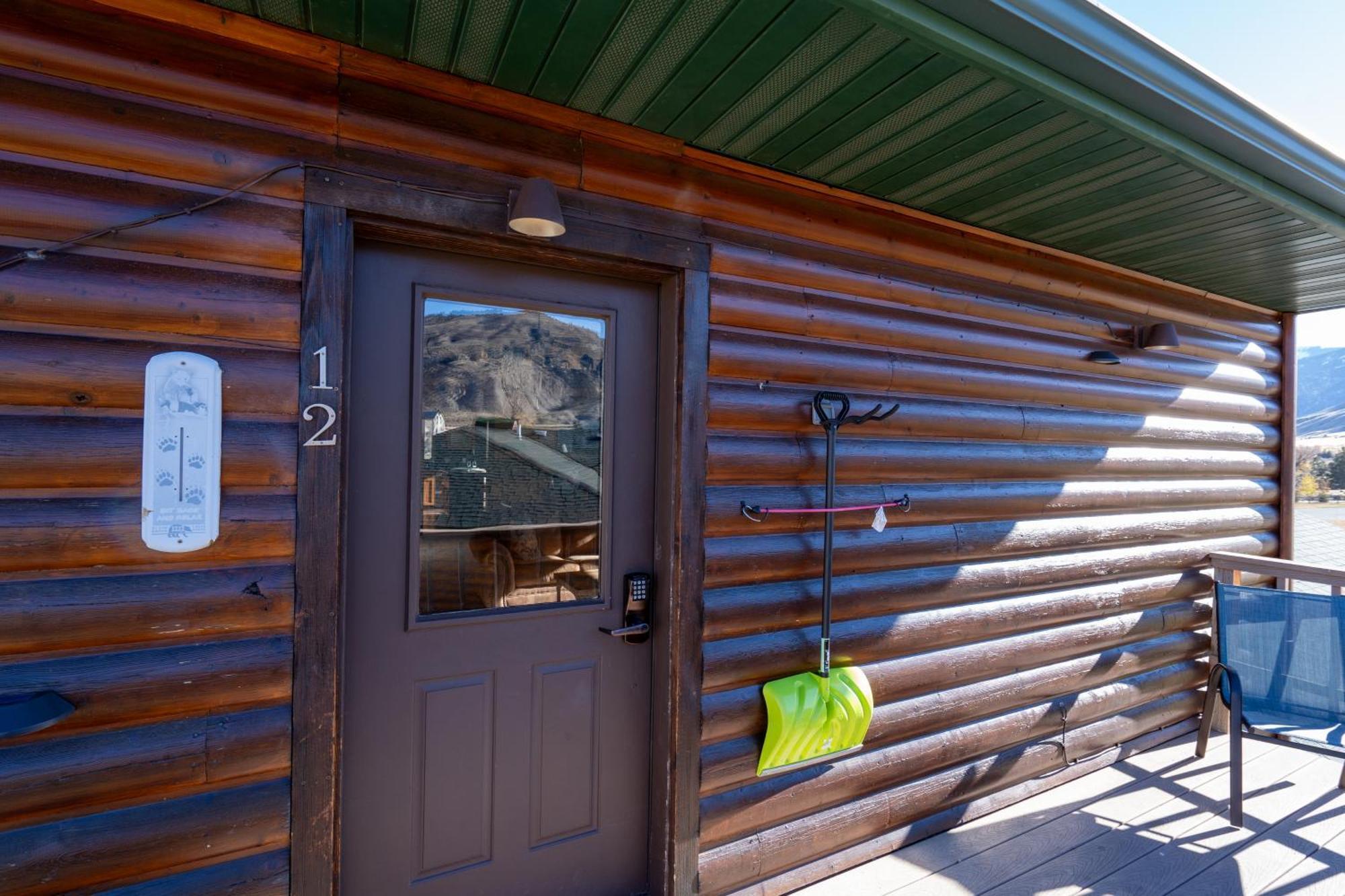 Bison Lodge - Lg Home - 2 Bedrooms - Less Than 5 Miles To Yellowstone North Entrance, Sleeps Up To 8 가디너 외부 사진