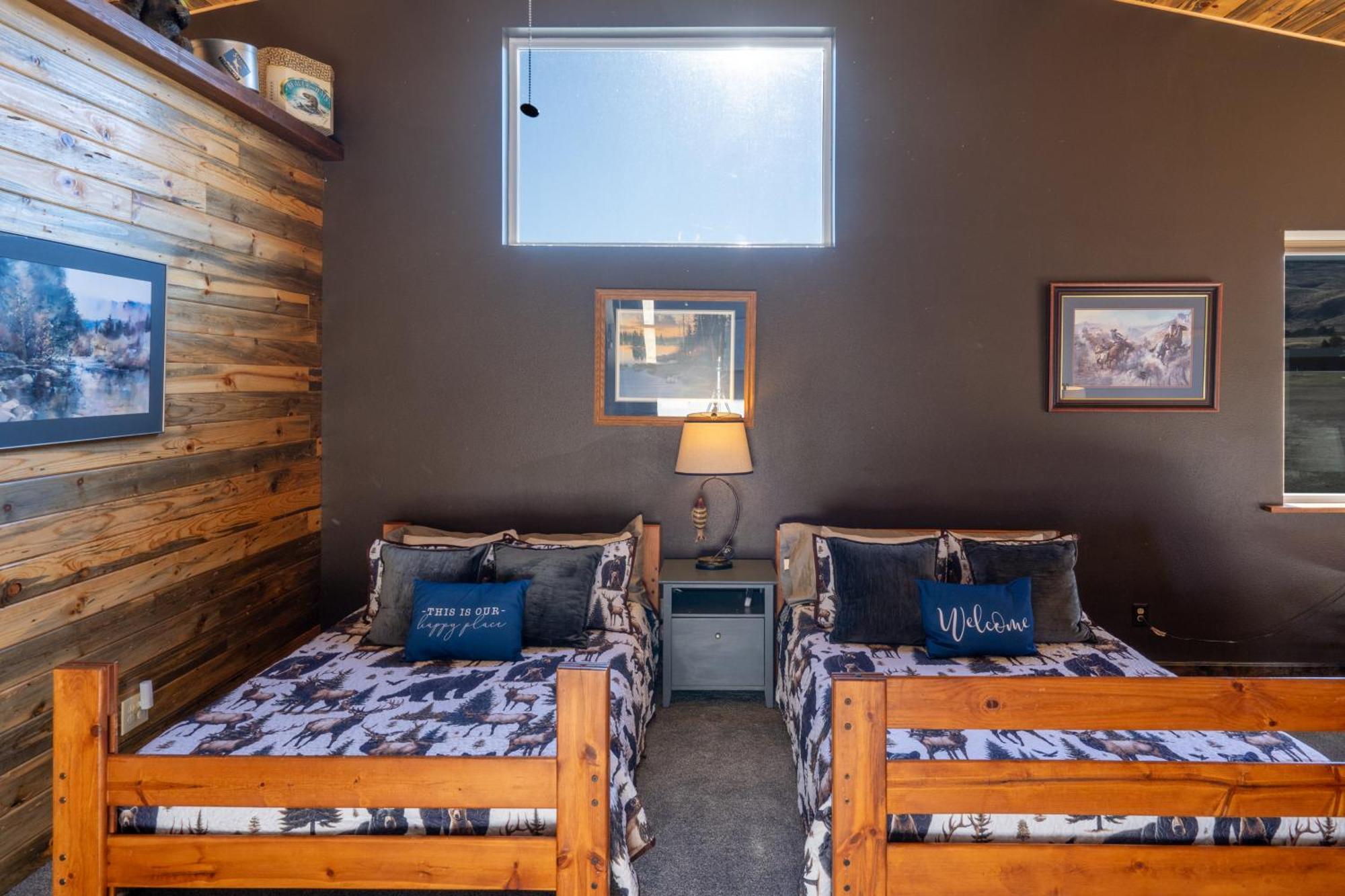 Bison Lodge - Lg Home - 2 Bedrooms - Less Than 5 Miles To Yellowstone North Entrance, Sleeps Up To 8 가디너 외부 사진