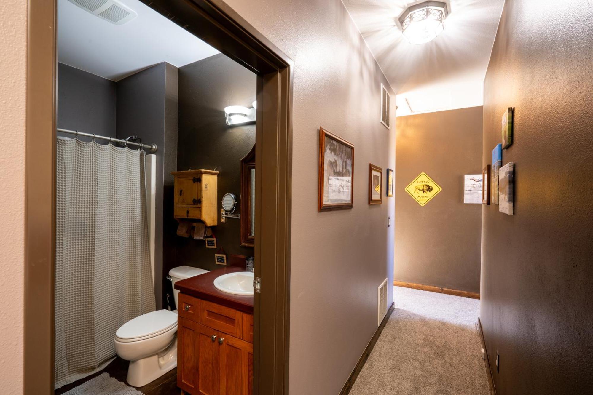 Bison Lodge - Lg Home - 2 Bedrooms - Less Than 5 Miles To Yellowstone North Entrance, Sleeps Up To 8 가디너 외부 사진