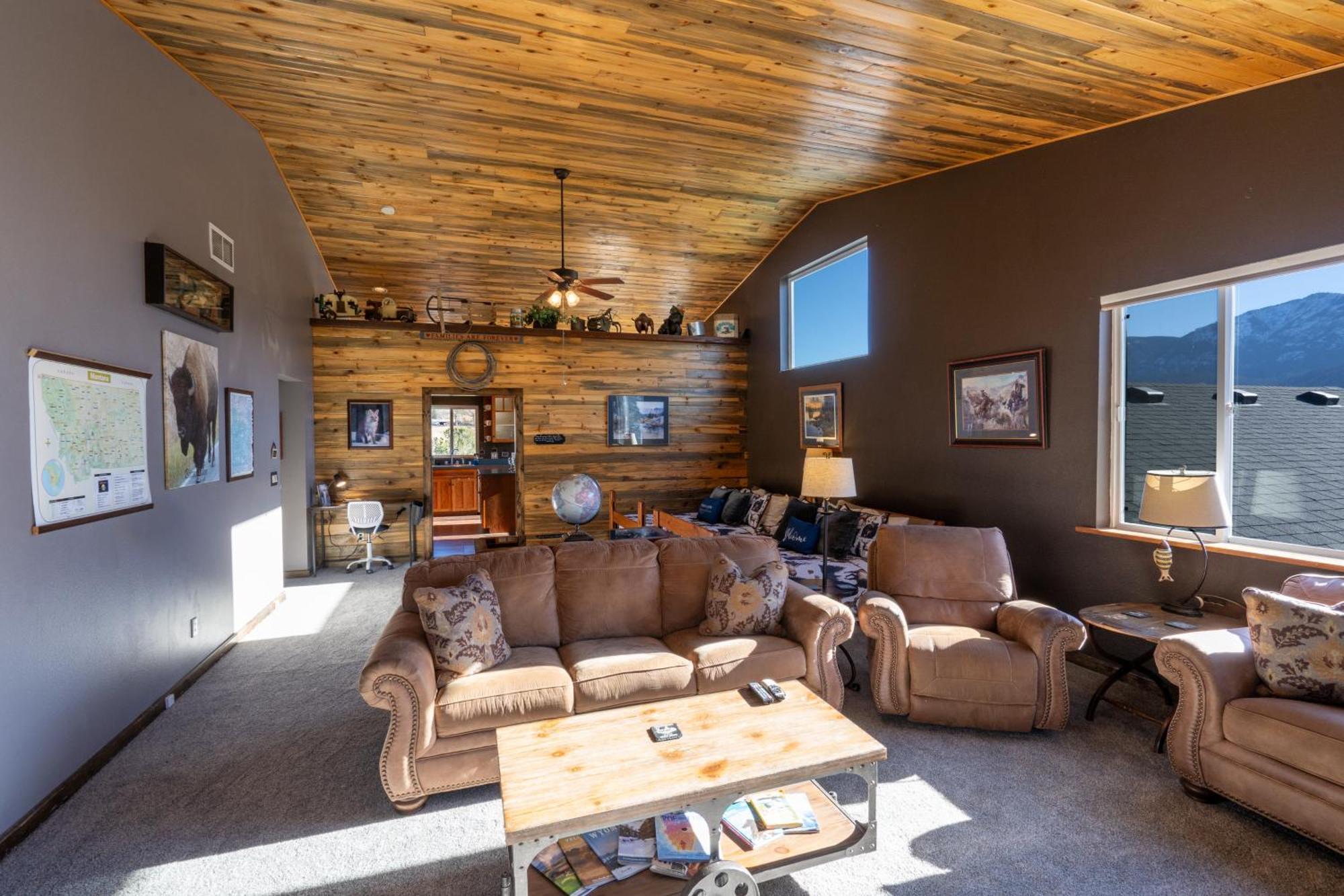 Bison Lodge - Lg Home - 2 Bedrooms - Less Than 5 Miles To Yellowstone North Entrance, Sleeps Up To 8 가디너 외부 사진