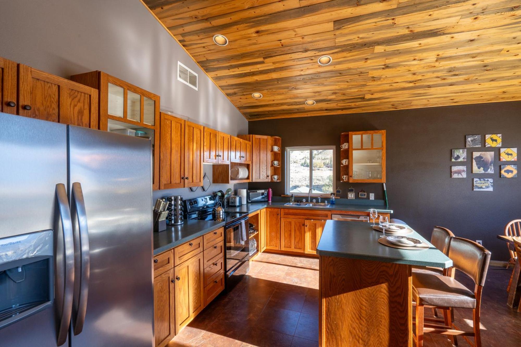 Bison Lodge - Lg Home - 2 Bedrooms - Less Than 5 Miles To Yellowstone North Entrance, Sleeps Up To 8 가디너 외부 사진